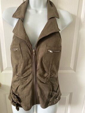 Sleeveless Zip-Front Tank Top in Brown